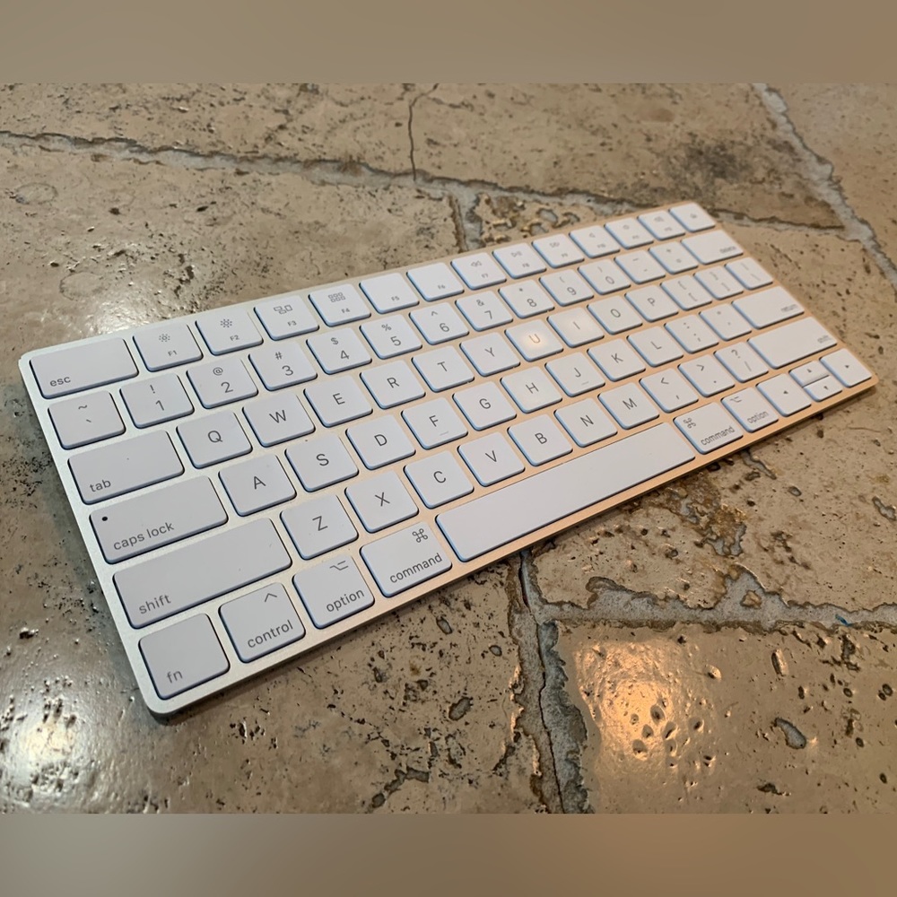 Apple Magic Keyboard 2
